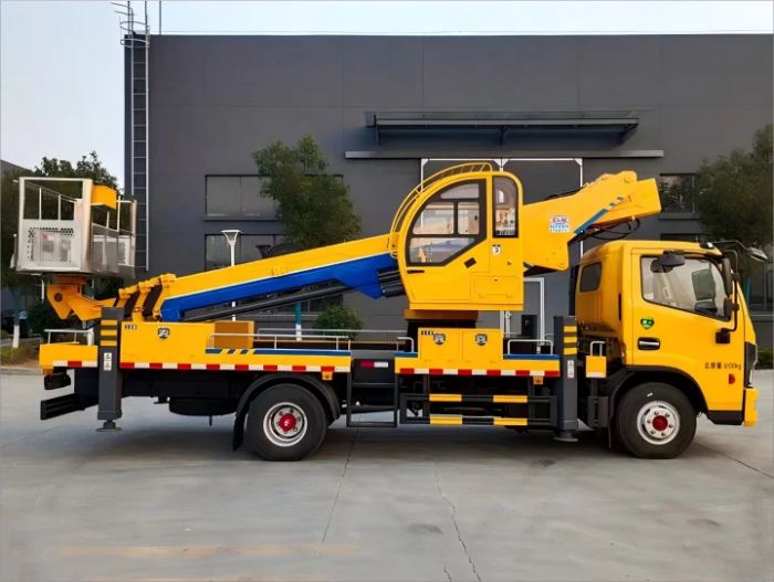 ISUZU 25M Aerial Work Vehicle High Quality Construction Maintenance - Image 2