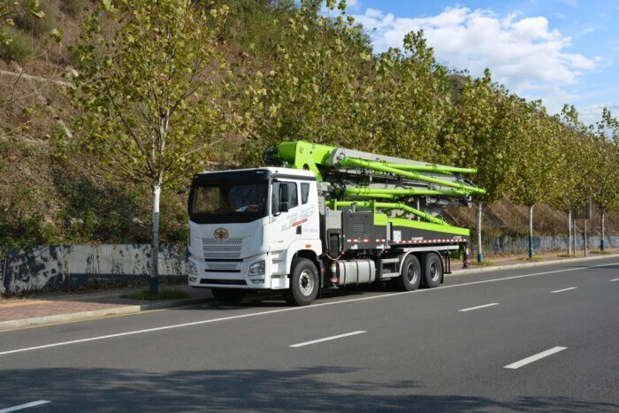 ZLJ5340THBJF 47m Concrete Pump Truck 170m3/h 5 Section Boom - Image 3