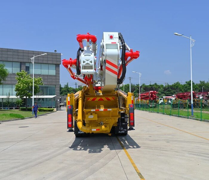 300kw 58m HB58V Concrete Boom Pump Truck Peru - Image 4