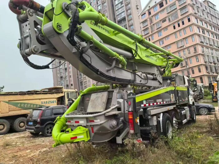 Used 2023 Zoomlion Jiefang 43m Electric Concrete Pump Truck - Image 5