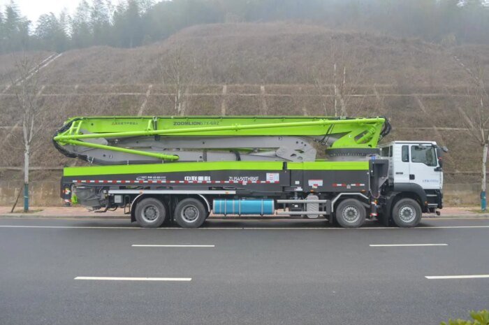 Zoomlion 57X-6RZ 57m 327KW Mobile Concrete Pump Cheap Price - Image 2