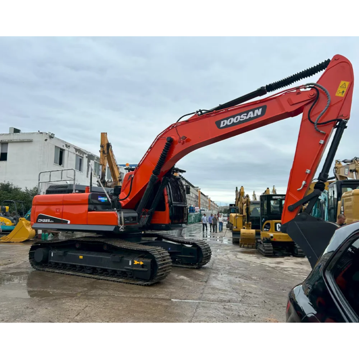 Used Doosan DX225 Excavator 95% New Good Condition Sale - Image 2