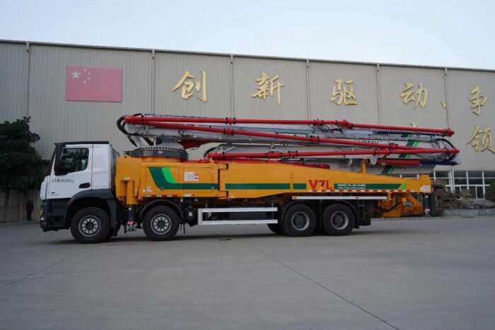 XS58 4 Axles 58m Concrete Boom Pump Truck Sitrak Chassis - Image 2