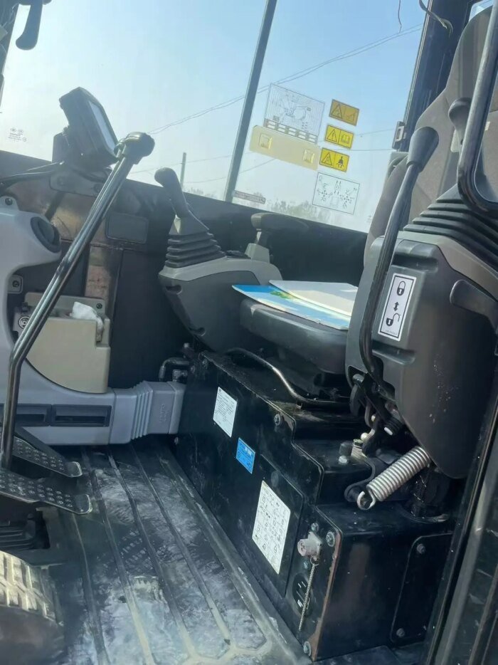 Used Cat306e2 Mini Excavator Japan Super Condition - Image 6