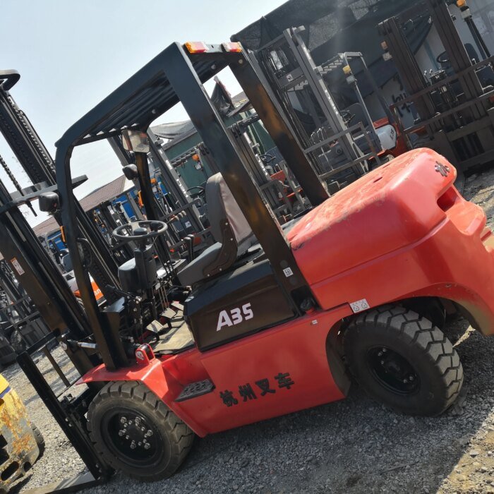 HANGCHA A35 Forklift 4m 2-Section Gantry High Efficiency Used - Image 4