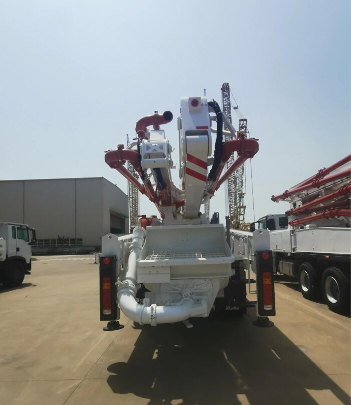 43m Concrete Pump Truck HB43V Hot Sale New Machine - Image 4