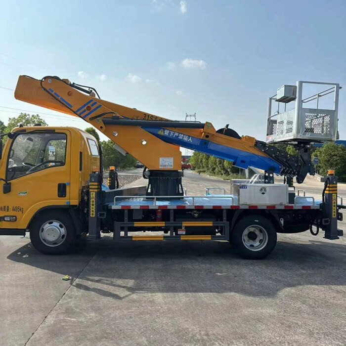 ISUZU 4*2 31M Diesel Aerial Bucket Truck Euro 5 Manual - Image 2