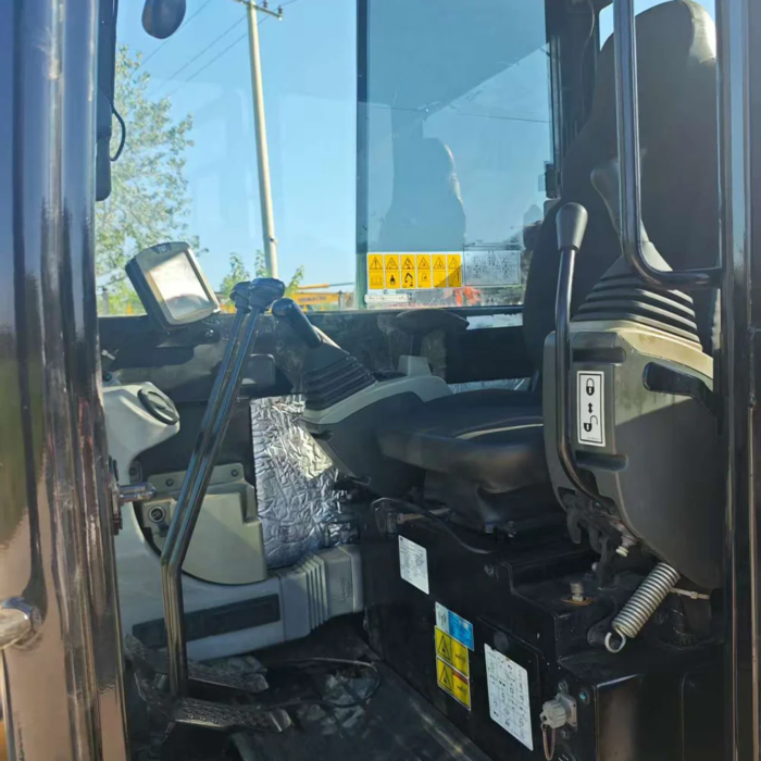 Doosan DX60 6 Ton Used Korean Crawler Excavator Affordable - Image 4