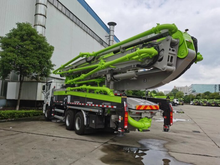 Zoomlion 49m 49X-6RZ Truck-Mounted Concrete Pump - Image 6