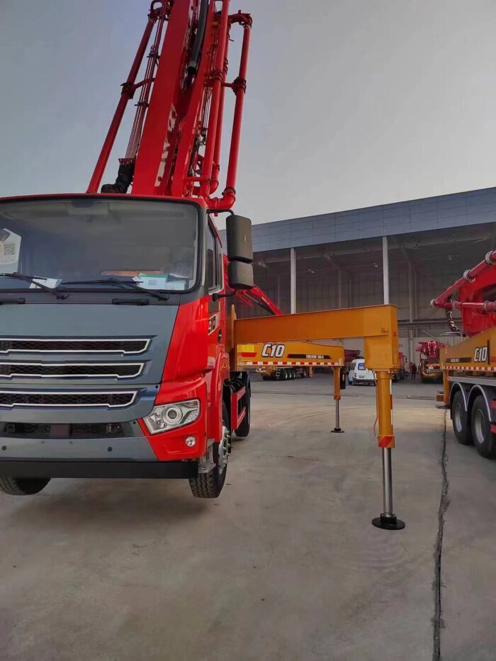 33m Concrete Pump Truck SYM5210THBF 330C-10 In Stock Factory Price - Image 5