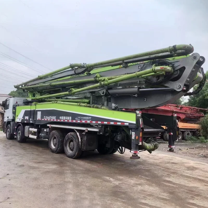 Zoomlion ZLJ5440THBBE 56m Concrete Pump Truck High-Efficiency - Image 4