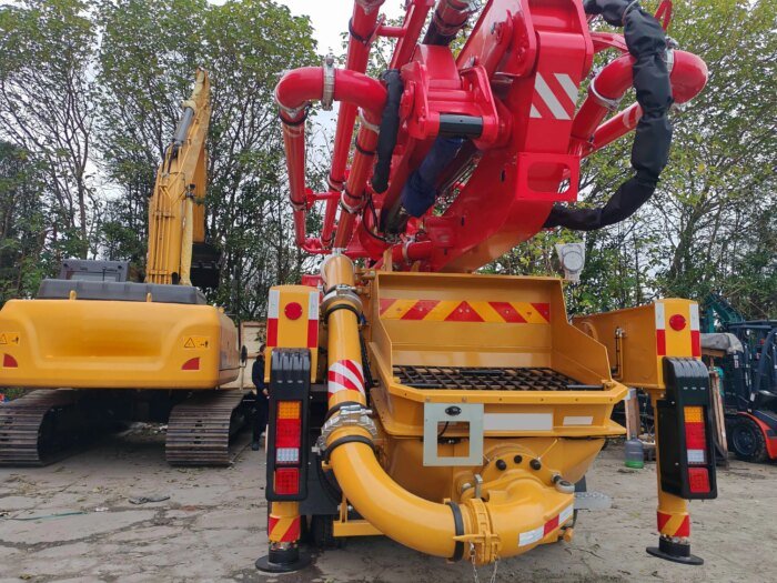 33m Concrete Pump Truck SYM5210THBF 330C-10 In Stock Factory Price - Image 3