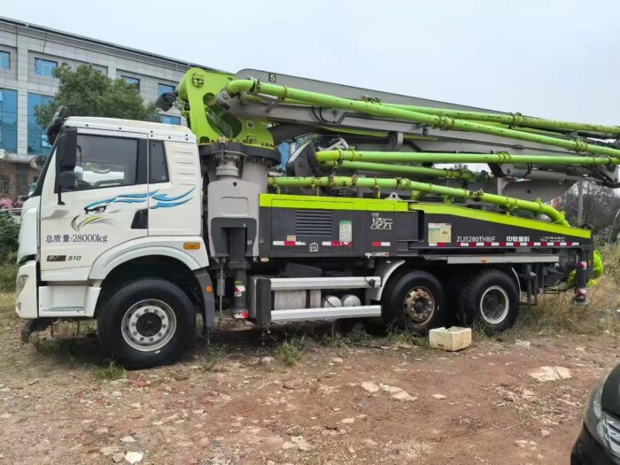 Used 2023 Zoomlion Jiefang 43m Electric Concrete Pump Truck - Image 3