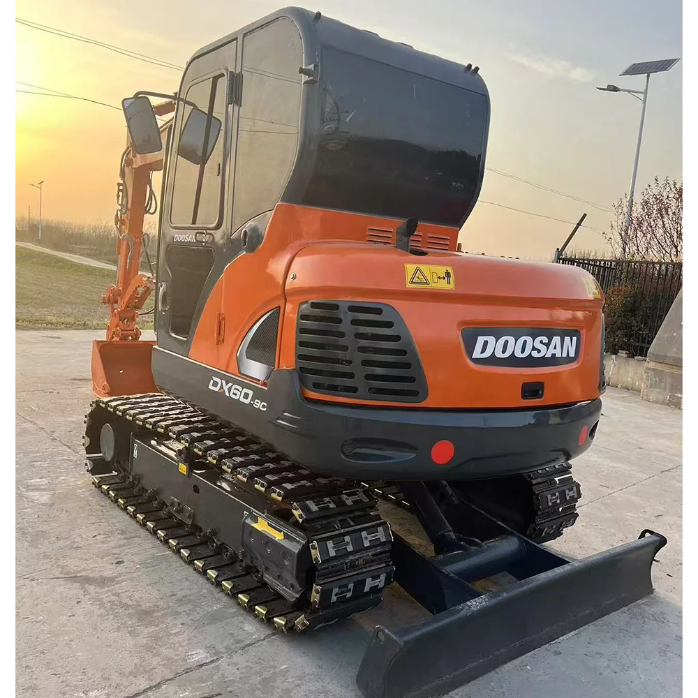 Used Doosan DX60 Excavator with Hydraulic Thumb Rubber Pads Quick Coupler