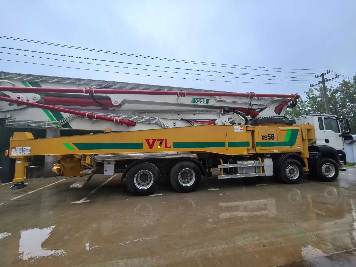 XS58 4 Axles 58m Concrete Boom Pump Truck Sitrak Chassis