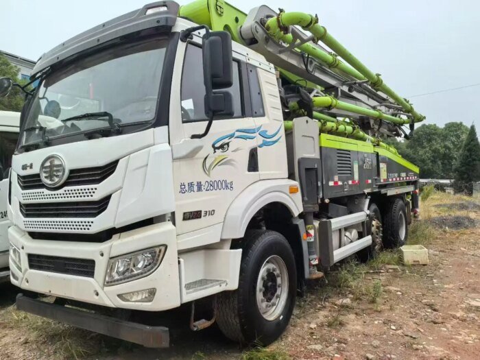 Used 2023 Zoomlion Jiefang 43m Electric Concrete Pump Truck - Image 2