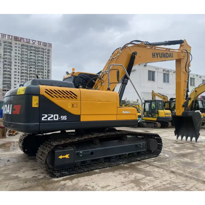 Hyundai R220LC-9S 22-Ton Used Hydraulic Excavator - Image 4