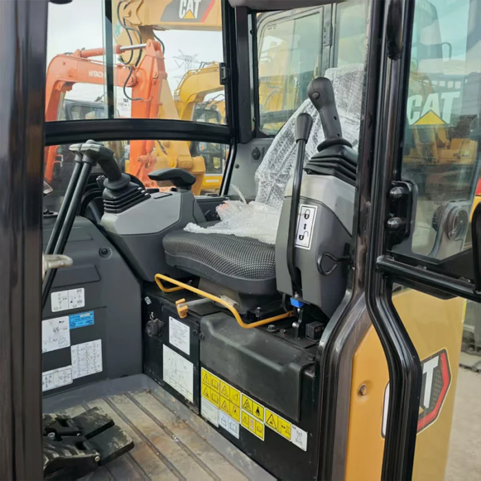 EPA Certified 2022 CAT302C 2ton Mini Excavator - Image 5