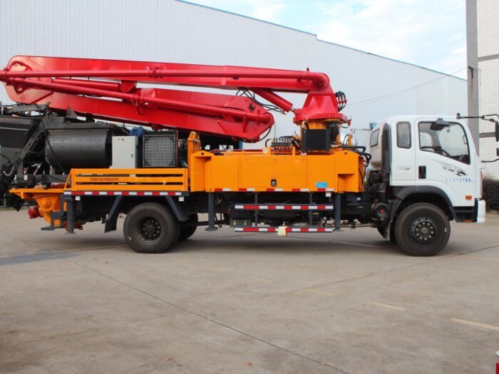 Tiantuo 35m Small Truck-Mounted Concrete Pump for Sale - Image 2