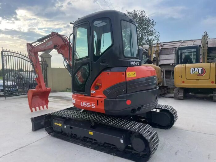 Kubota U55 Second Hand Small Excavator High Quality with Attachment - Image 2