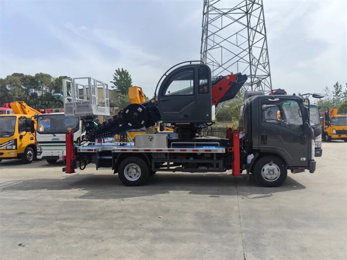 ISUZU 30m Telescopic Boom Lift Truck Euro 5 Anti-slip Platform - Image 3