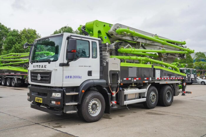 ZOOMLION 40X-5RZ 40m Truck-Mounted Concrete Mixer Pump - Image 4