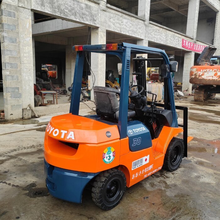 Used Toyota 30 Forklift 4 Wheel Japan High Quality Lifting Machine - Image 4