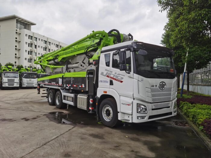 Zoomlion 49m 49X-6RZ Truck-Mounted Concrete Pump - Image 3