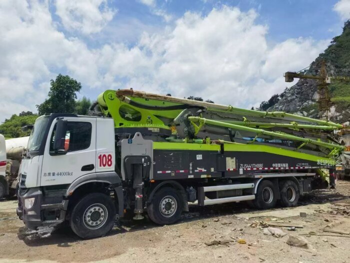 Used Zoomlion ZLJ5441THBBE 56m Concrete Pump Euro 5 High - Image 6