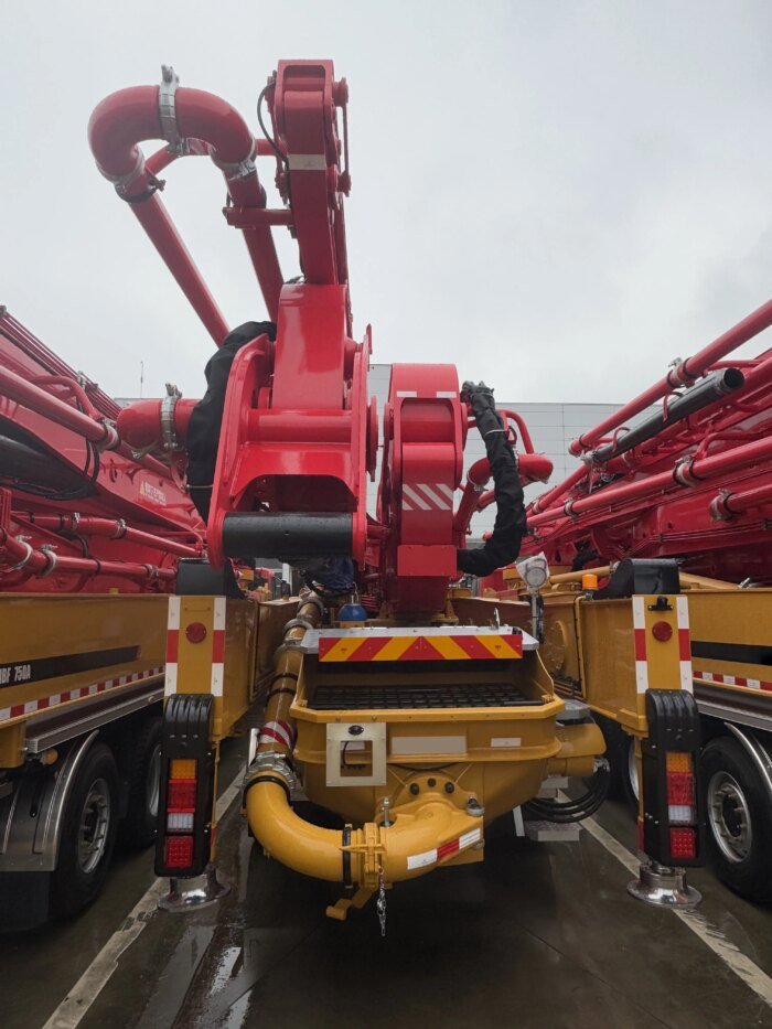 68M Truck-Mounted Concrete Boom Pump SYM5550THB 680C-10 - Image 4