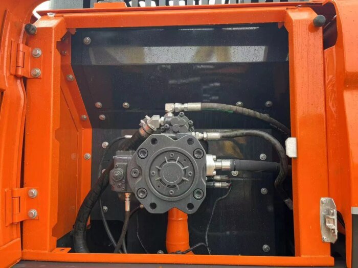 Used DOOSAN DX300 30 Ton Crawler Excavator 2023 - Image 6