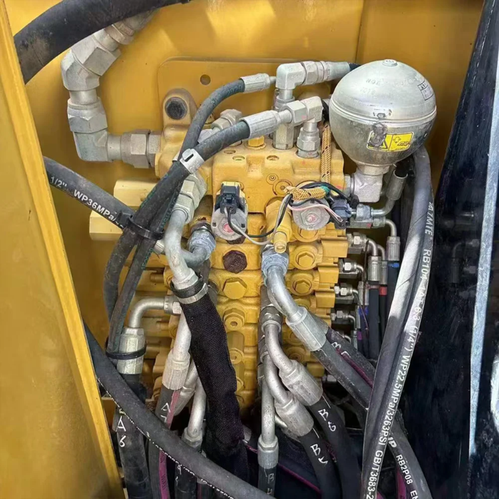 Used Cat305.5E2 Mini Excavator Japan Original Crawler Digger - Image 6