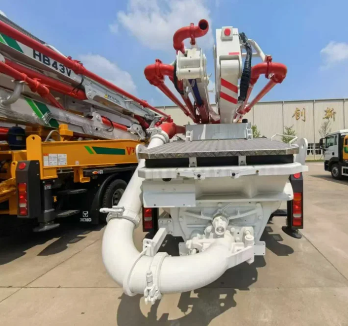 43m Concrete Pump Truck XS43 Hot Sale New Machine - Image 5
