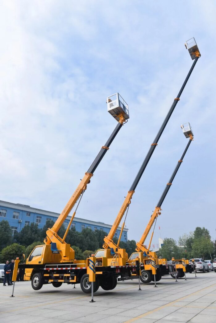 GKS 21m Diesel Aerial Lifting Truck Euro 5 Hydraulic Platform - Image 6