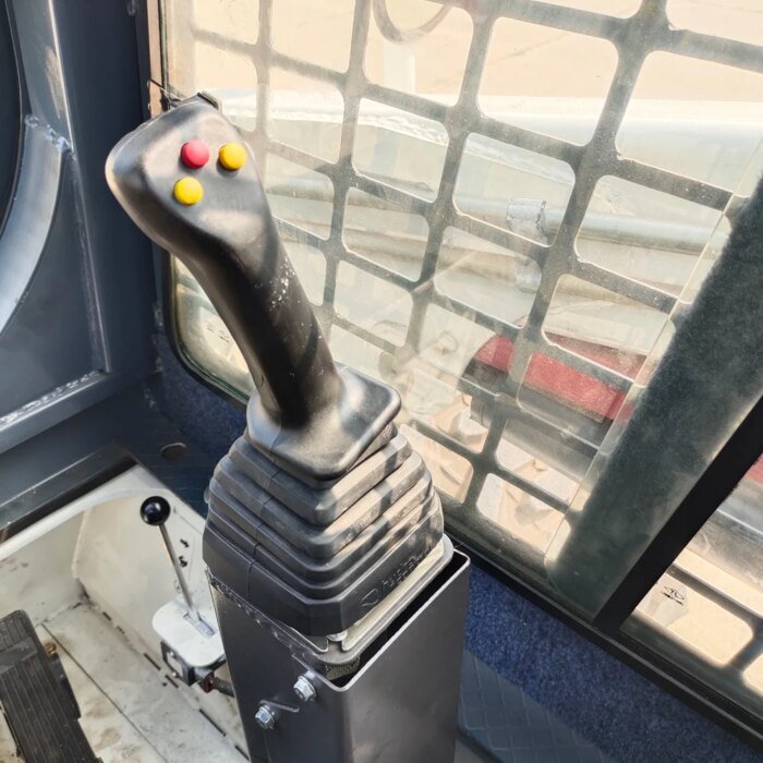 China Mini Skid Steer Loader 0.9-1.6 Ton CE/EPA Huade Engine - Image 6