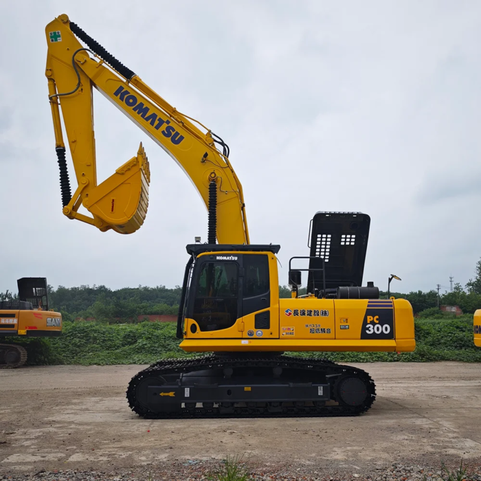 Used Komatsu PC300 30 Ton 2022 Hydraulic Crawler Excavator - Image 5
