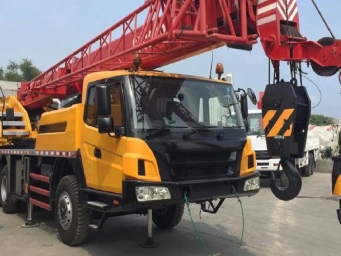 30t Small Truck Crane ZTC300V532 U-Shape 5-Section Boom - Image 5