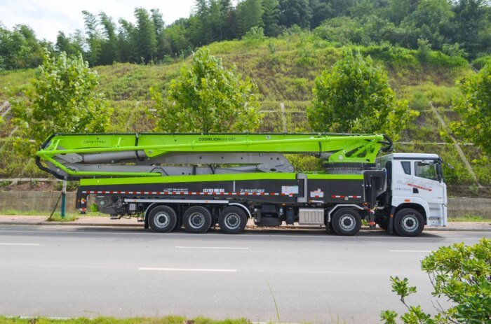 Zoomlion 67X-6RZ 66m 67m FAW Truck Concrete Pump - Image 3
