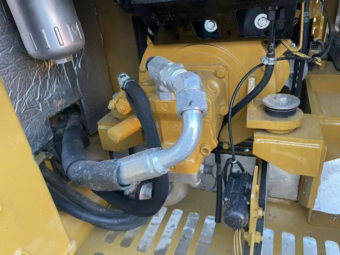 Used Cat306e2 Mini Excavator Japan Super Condition - Image 5