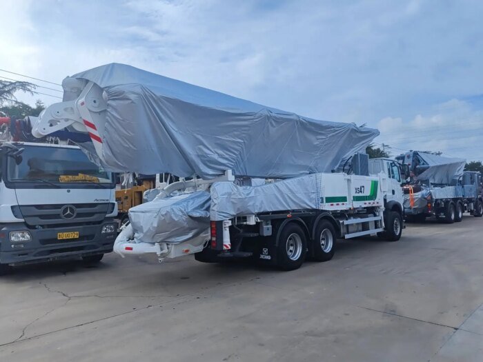 XS47 Truck Mounted Concrete Pump 180m3/h 47m Output - Image 5