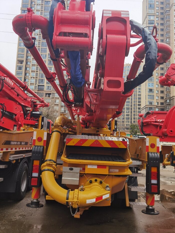 430C-10 43m Truck-Mounted Concrete Pump Truck Price - Image 4