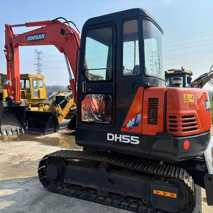 Used Doosan DH55 5.5T Mini Excavator Original Condition - Image 3