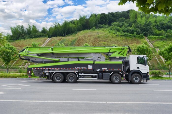ZLJ5450THBKF 57m 6RZ Concrete Pump Truck 180m3/h - Image 3