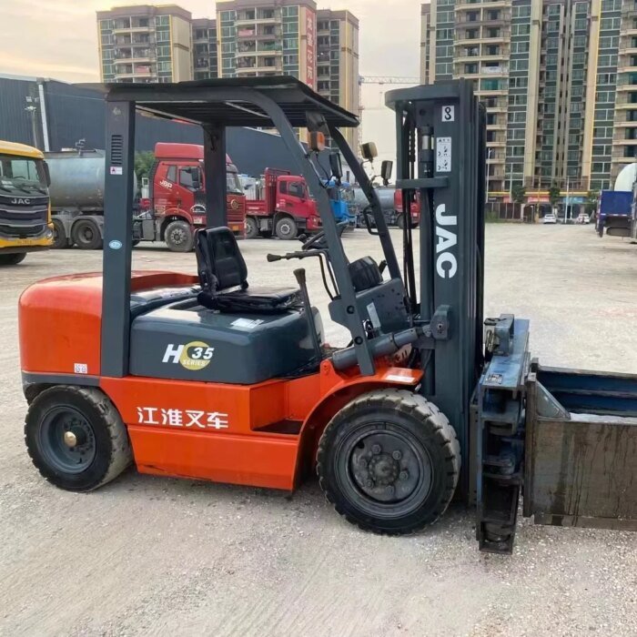 JAC H35 Used Forklift 4.5m Lift Three Gantry Flat Clamp Low Price - Image 2