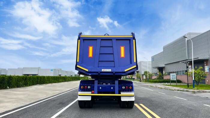 High Quality 4X2 Dump Trucks for Sale - Image 5