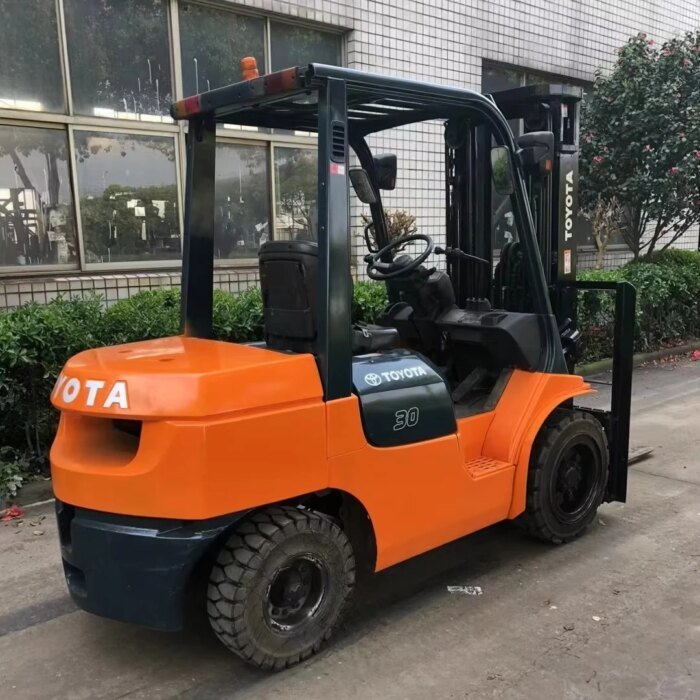 Used Toyota 50 Forklift 4 Wheel Japan Good Condition - Image 3
