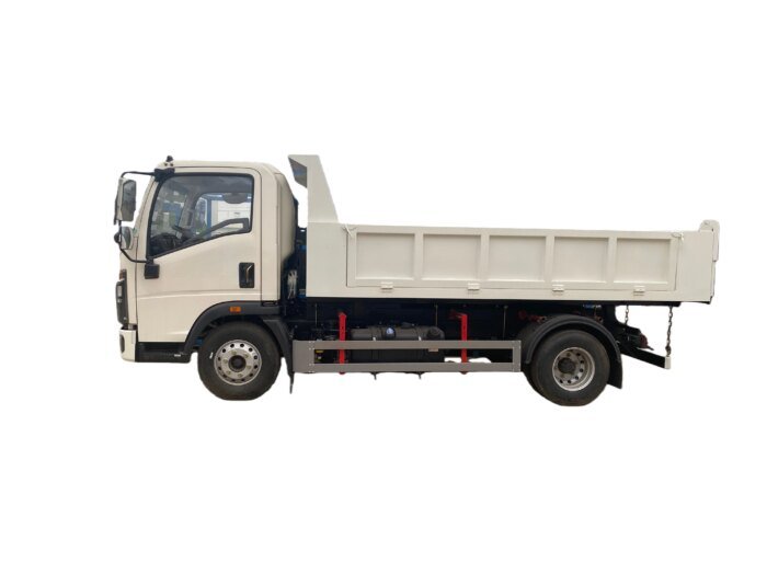 Chinese Brand 2X4 4.5-cubic Dump Garbage Truck - Image 2